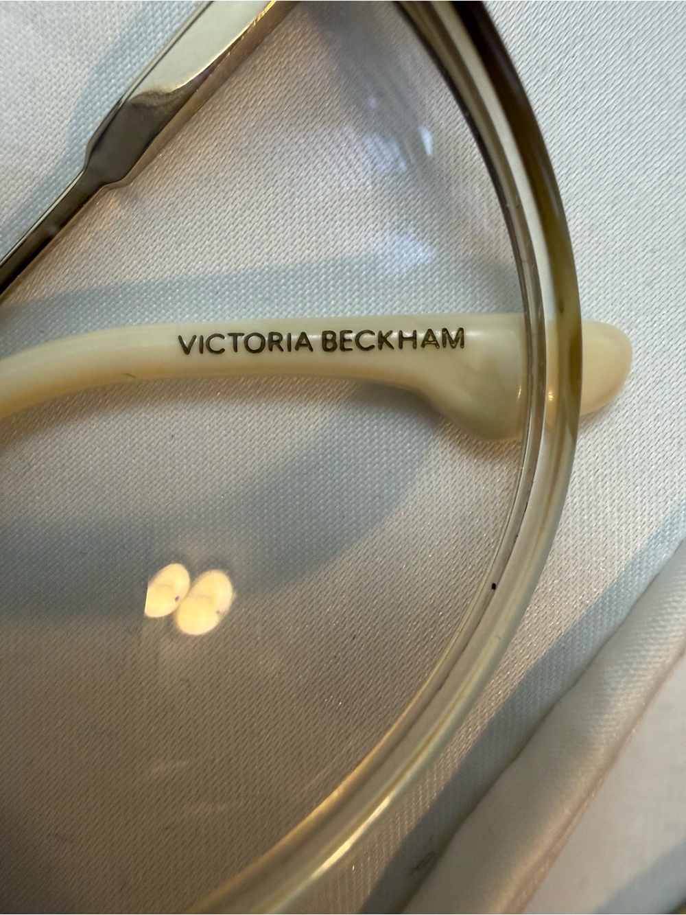 Authentic Victoria Beckham VB2624 eyeglass frame in color 319 - Picture 2 of 6